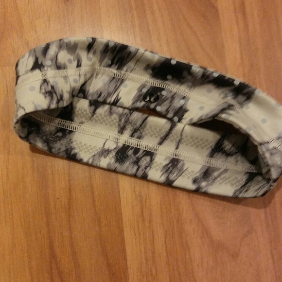 Lululemon Flyaway Tamer Headband gray black. - Picture 2 of 3