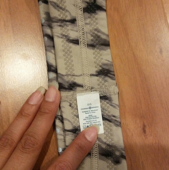 Lululemon Flyaway Tamer Headband gray black. - Picture 3 of 3