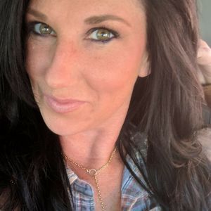 Meet your Posher, Angelee