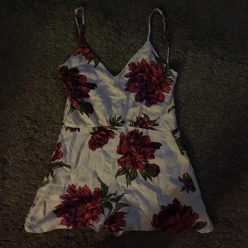 Sarah Seven white floral romper size XS