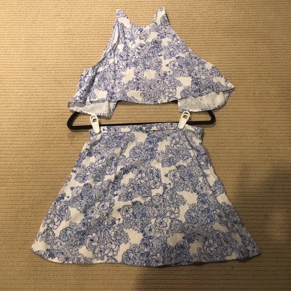Blue and white floral set