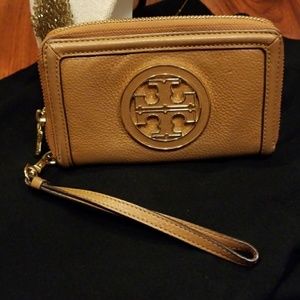 Wallet/wristlet