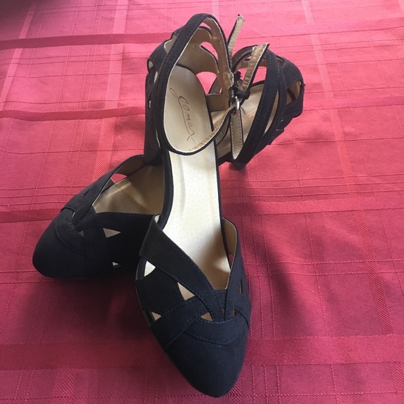 Gomax Shoes - Black Suede Cone Heels With Strap