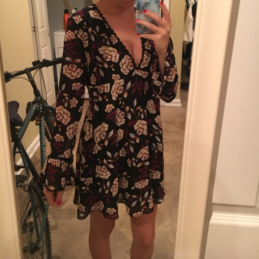 Floral bell sleeve dress