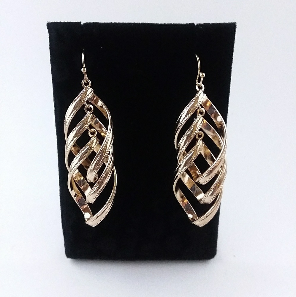 NWOT Gold Swirl Earrings