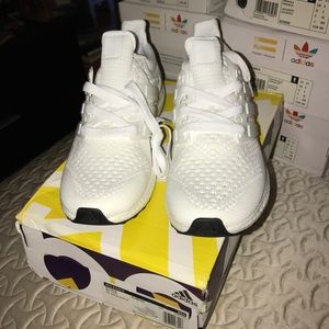 Adidas ultra 3.0 triple white size 9.5 Adidas ultra 3.0 triple white size 9.5