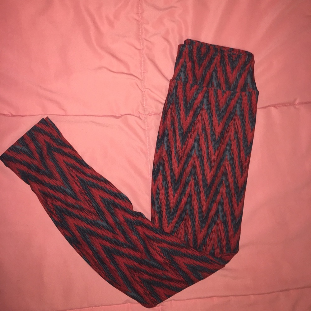 🎉ON SALE🎉 Black & Red Chevron LuLaRoe Leggings