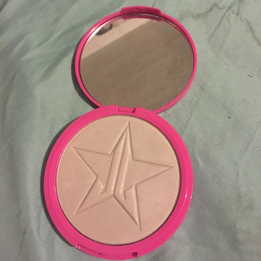 Brand new never used Jeffrey star cosmetics