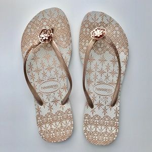 Haivaianas Rose Gold Lace Print Slim Sandals