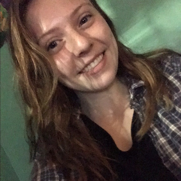 Meet your Posher, Halle - Picture 1 of 1