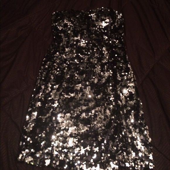 Beautiful sequins dress - Picture 3 of 8