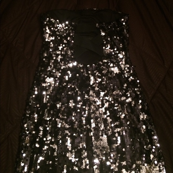 Beautiful sequins dress - Picture 4 of 8