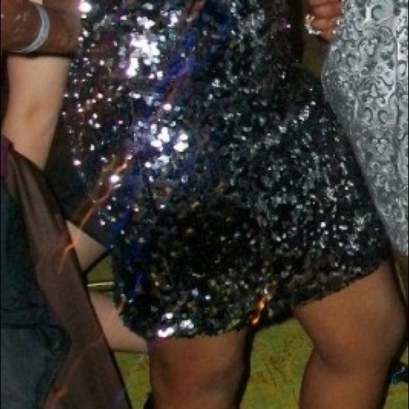 Beautiful sequins dress - Picture 8 of 8