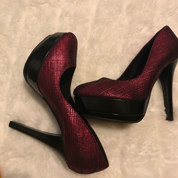 Metallic Pink and Black Heels - Picture 3 of 3