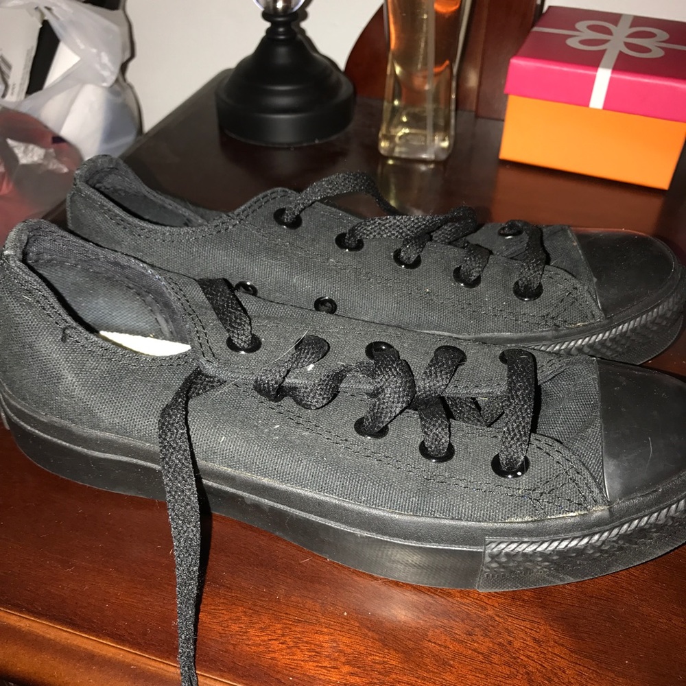 All black Converse chucks all stars U.K. 4, U.S 6