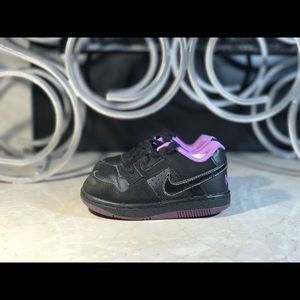 💕☺️CUTE PURPLE &BLACK BABY NIKE AIR FORCE ONES💓