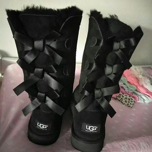 UGGS NEW Bailey bows TALL