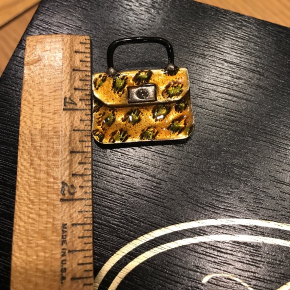 Enamel leopard purse pin - Picture 4 of 4