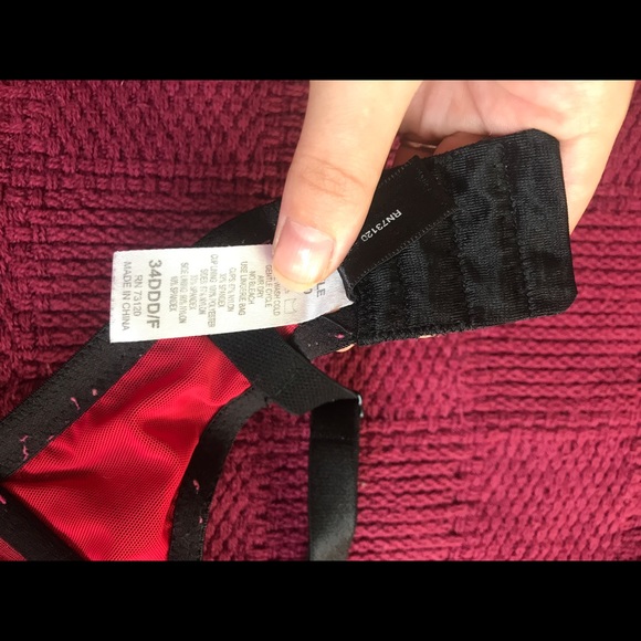 Black and red bra - Picture 2 of 2