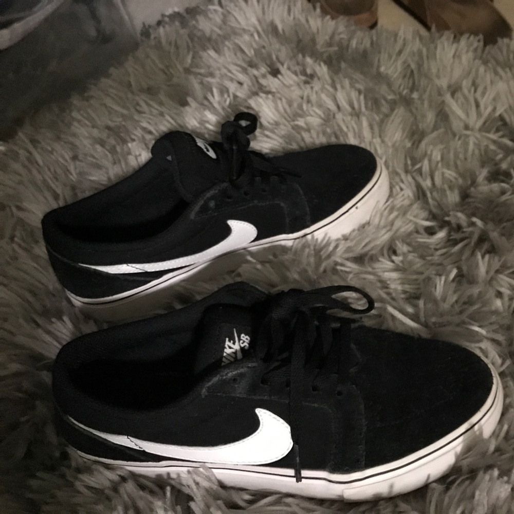 NIKE SBS WORN TWICE