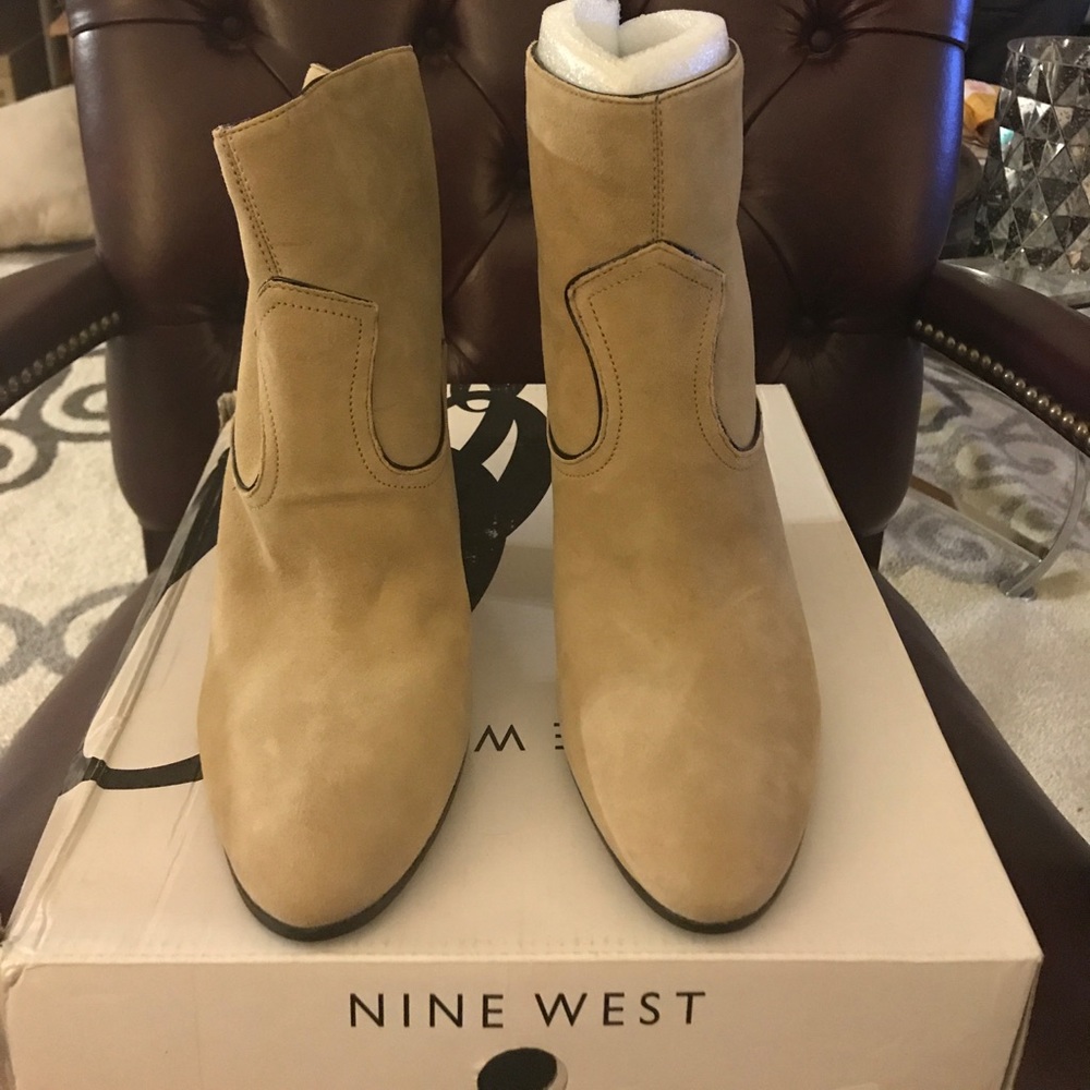 Nine West Quarrell Beige Women's Booties Size 10