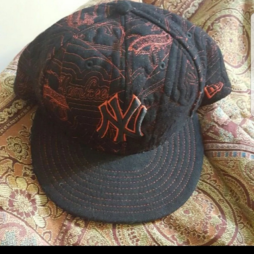 New Era NY Yankees red on black hat