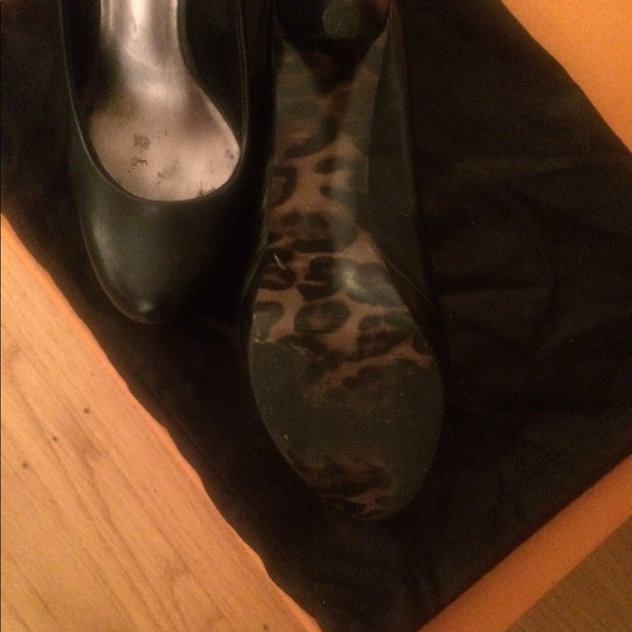 Shoes - Picture 2 of 8