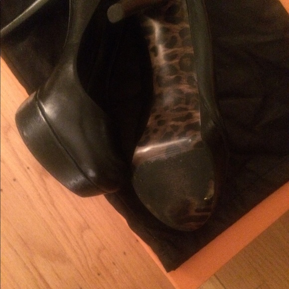 Shoes - Picture 3 of 8