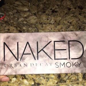 Urban Decay Naked smoky pallet
