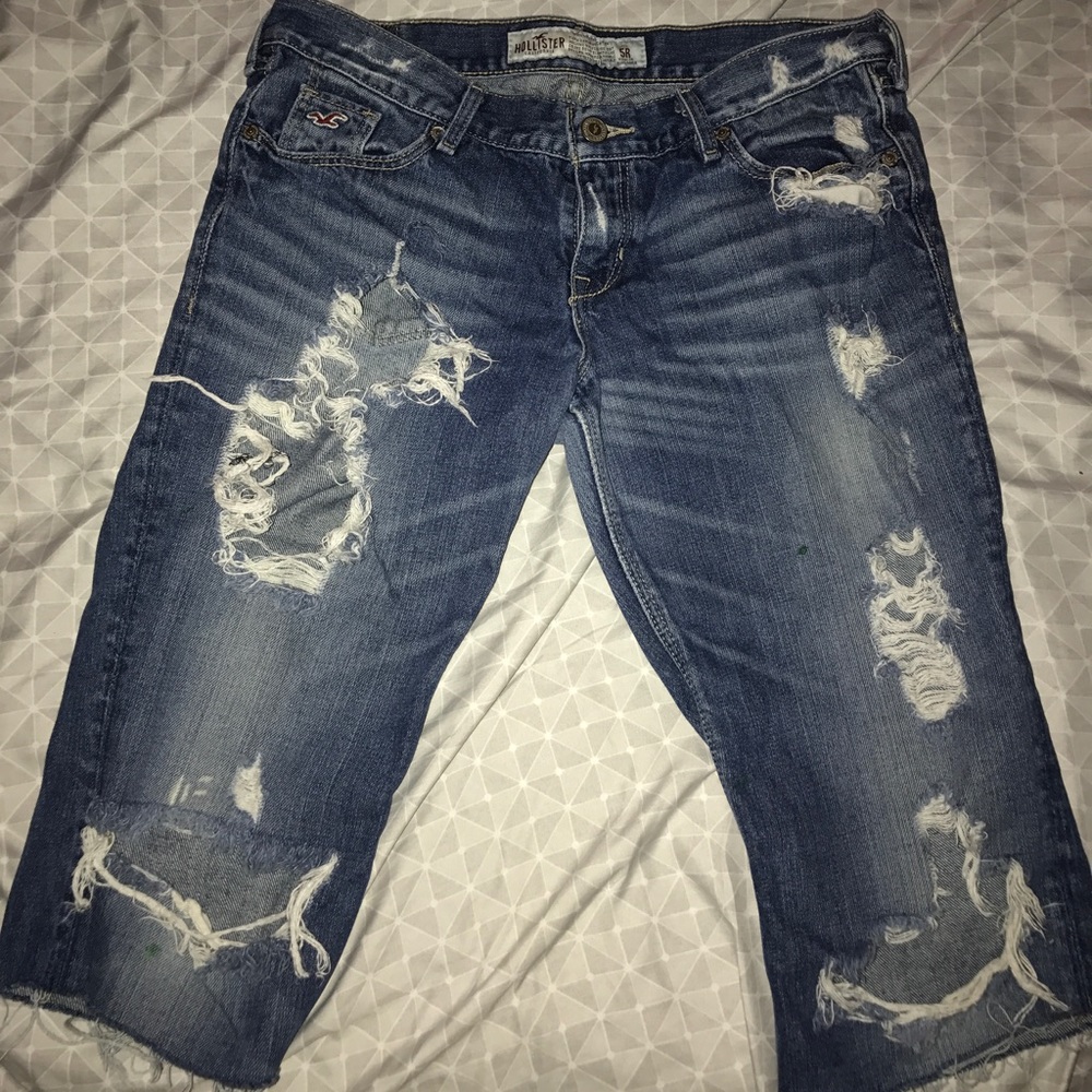 Hollister cut off capris