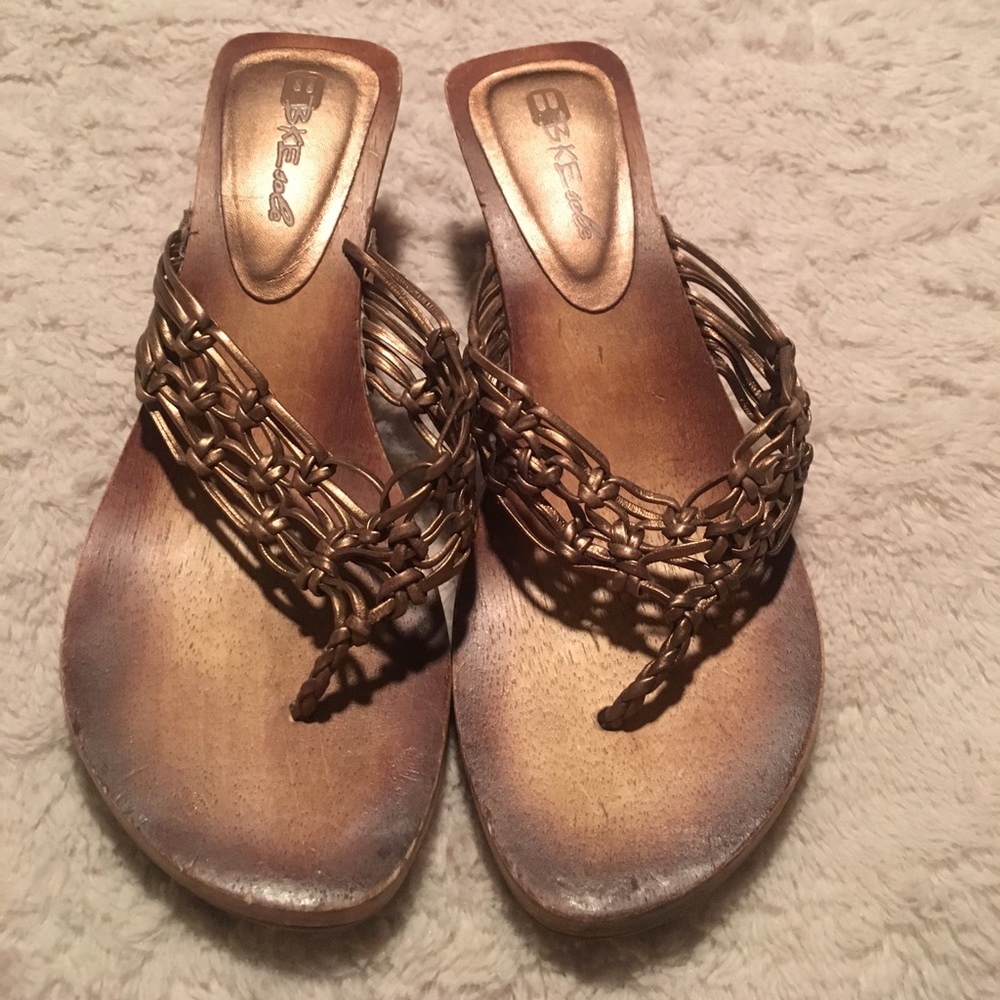 Gold sandal with wooden sole