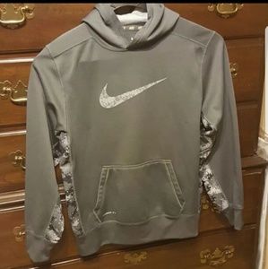 Nike boys XLarge therma-fit hoodie
