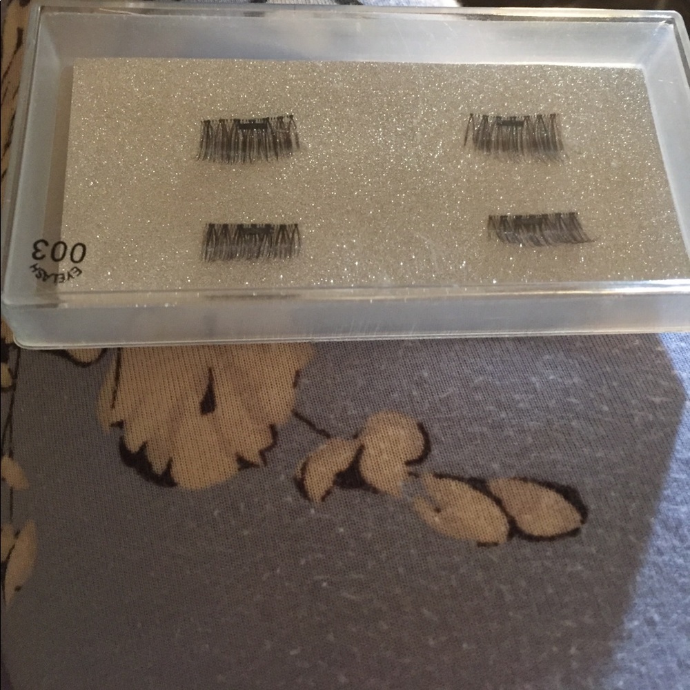 Brown magnetic eyelashes