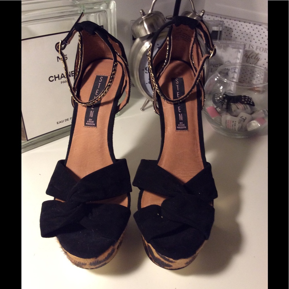 Va va Voom walk the walk In STEVE MADDEN 😸PIN UP