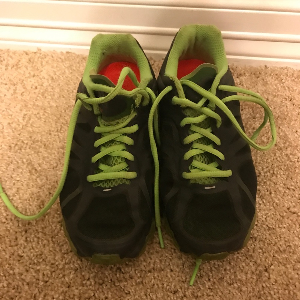Preloved Nike Airmax neon green and black 5.5