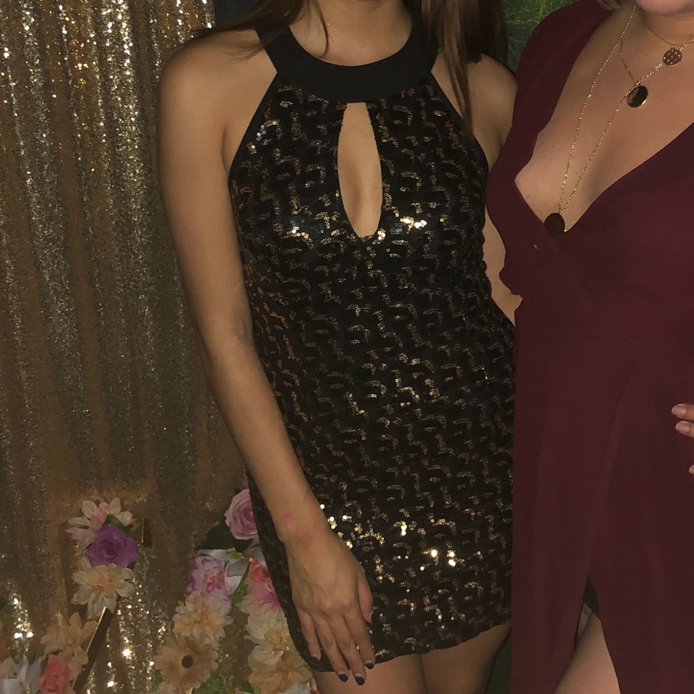 Perfect sequined mini dress for special occasion