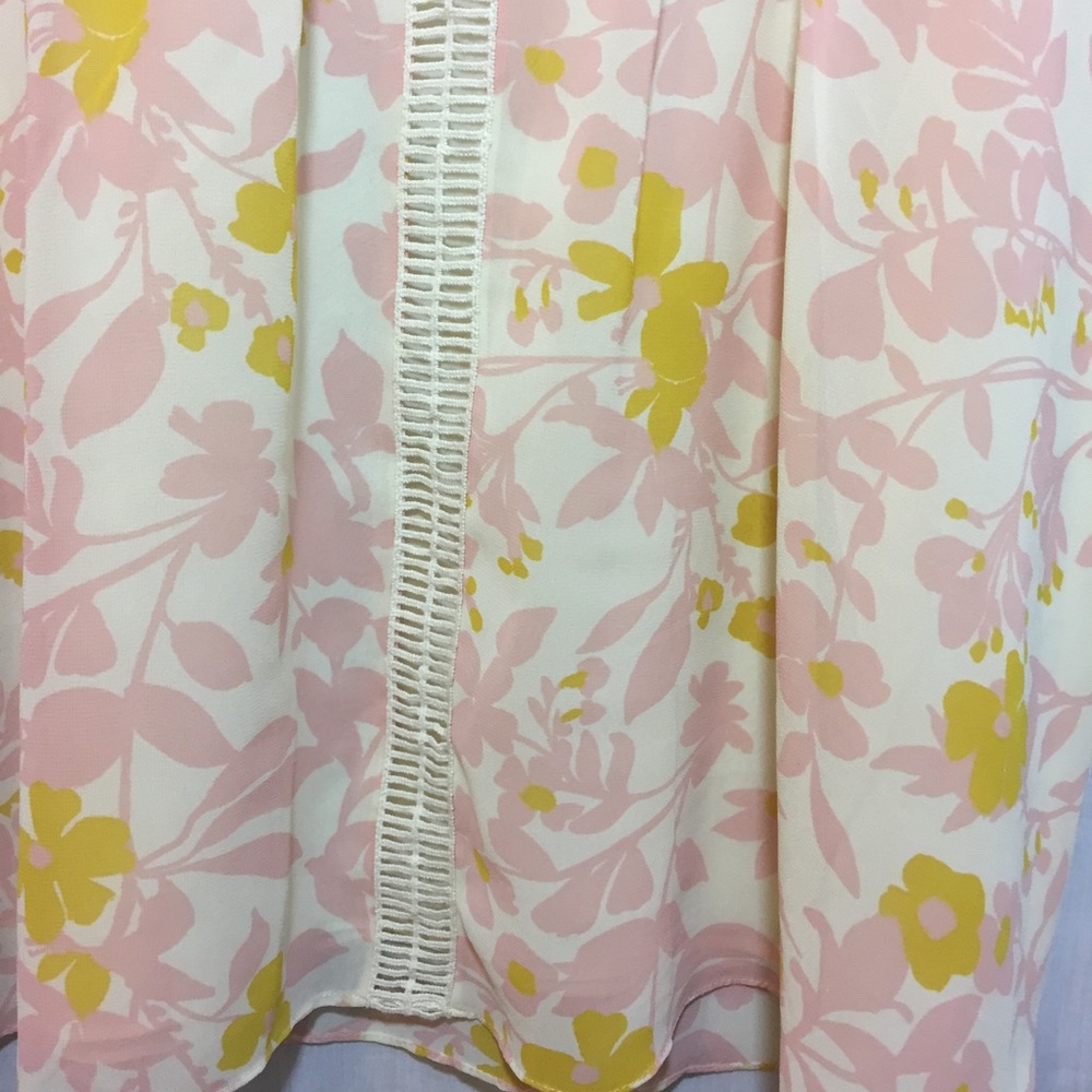 ❌SOLD❌ Anthropologie HD Paris Fluttered Blouse - Picture 8 of 8