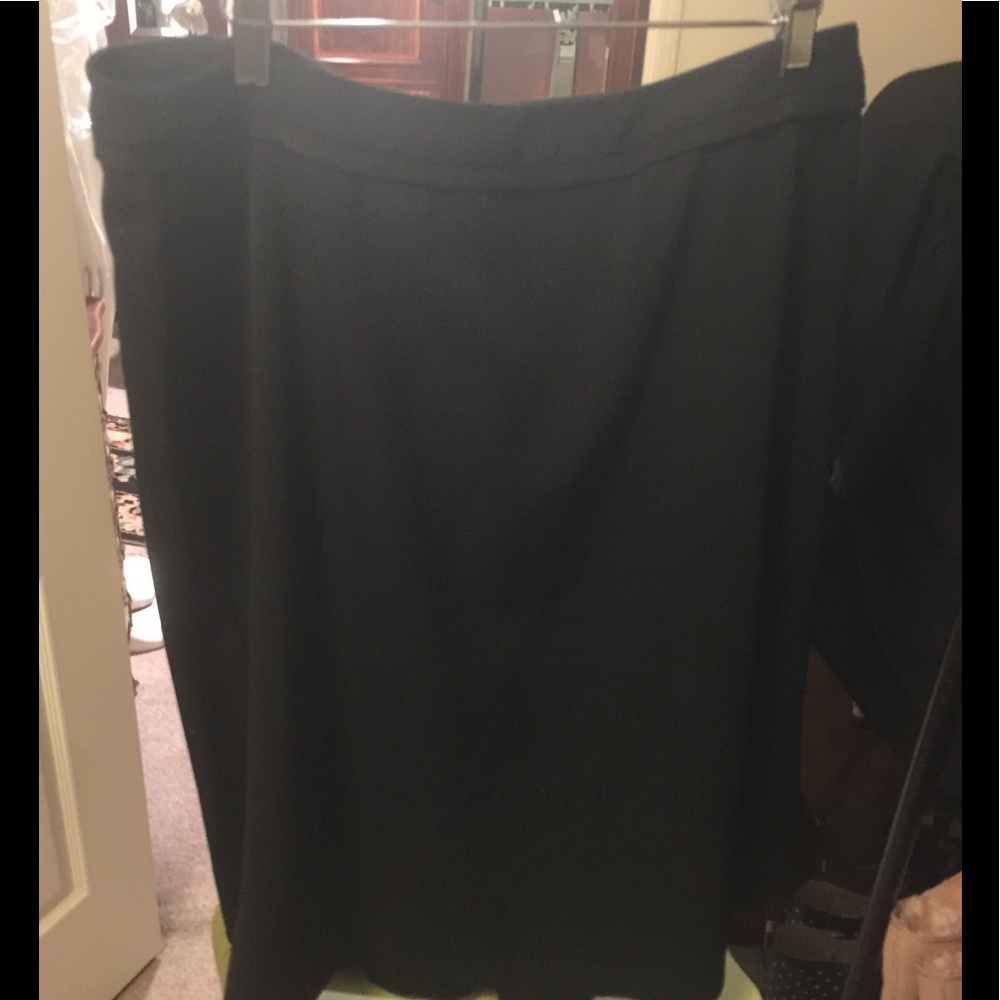 Lane B Blk Work Skirt with slight flare at hem 14