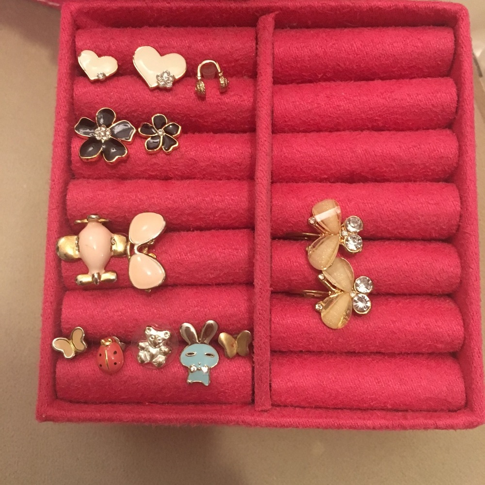 Accessary - Picture 4 of 5