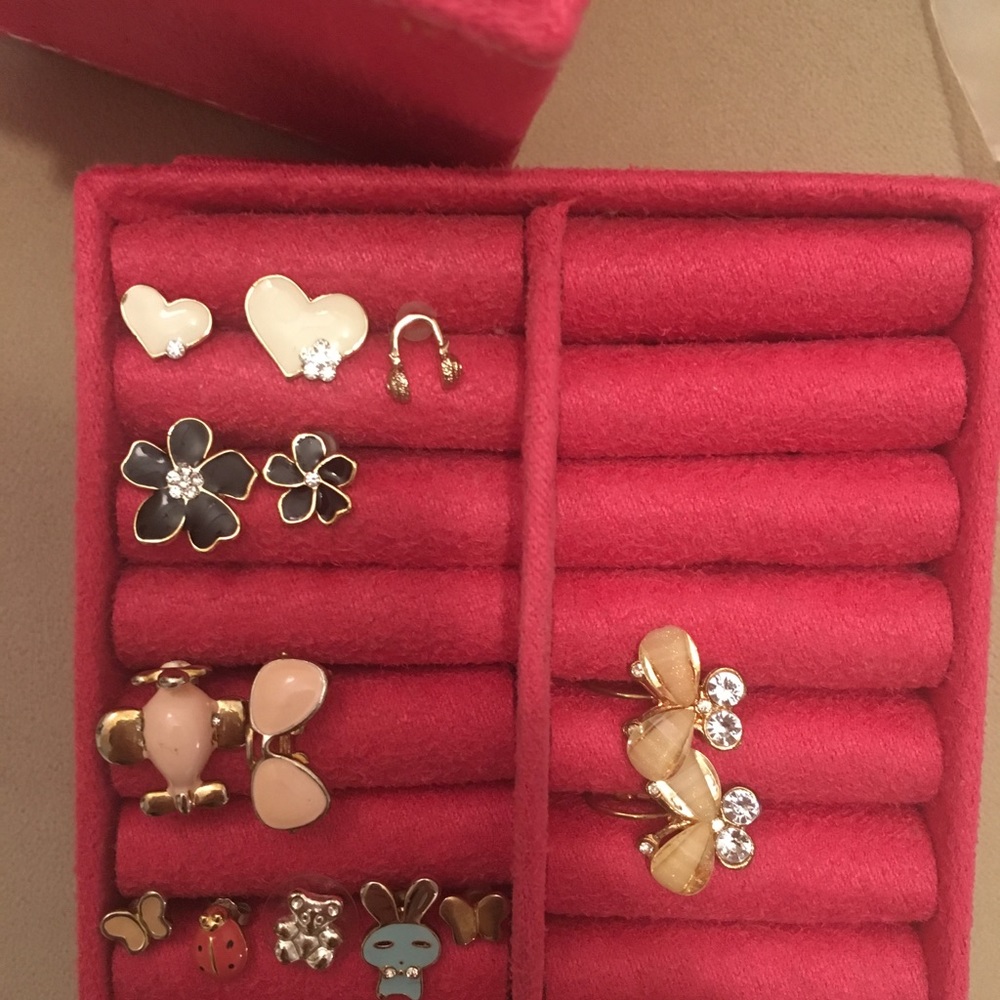 Accessary - Picture 5 of 5