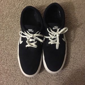 Black and white Nike Sb low tops