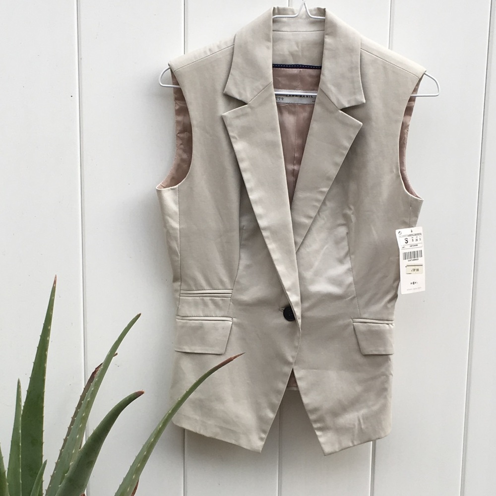 ZARA Vest, NEVER been worn, still has original tag