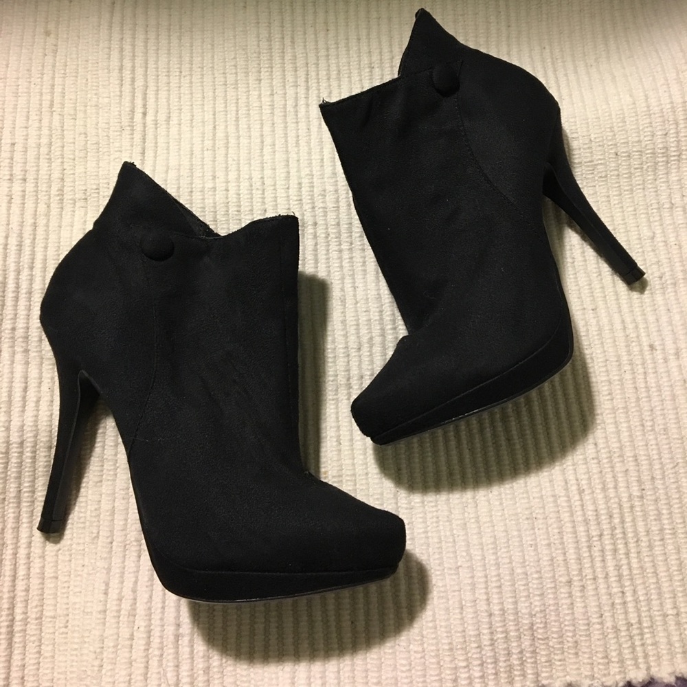Vegan Suede Black Booties