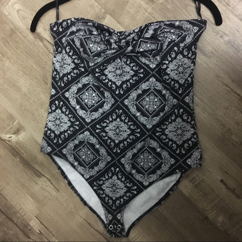 Bandana Strapless Bodysuit