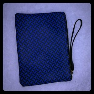 NWOT Zara blue and black wristlet clutch