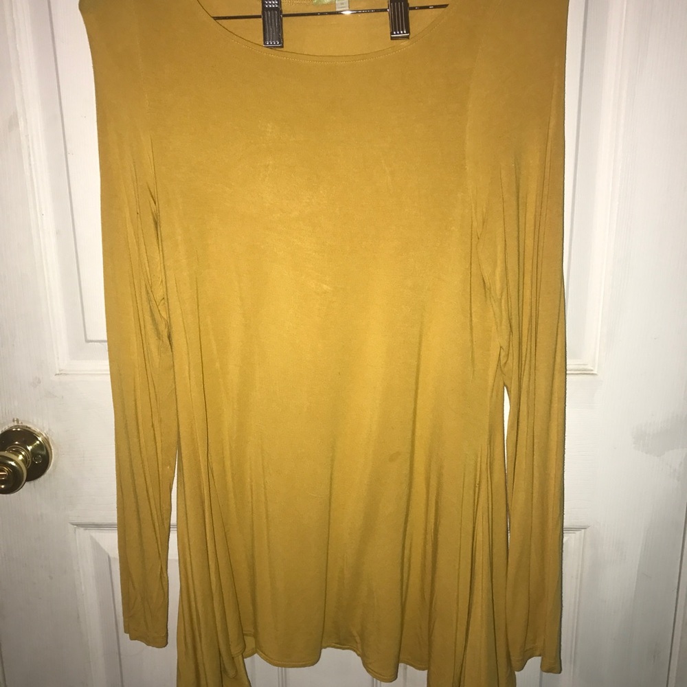 Gianni Bini flowy waterfall top.