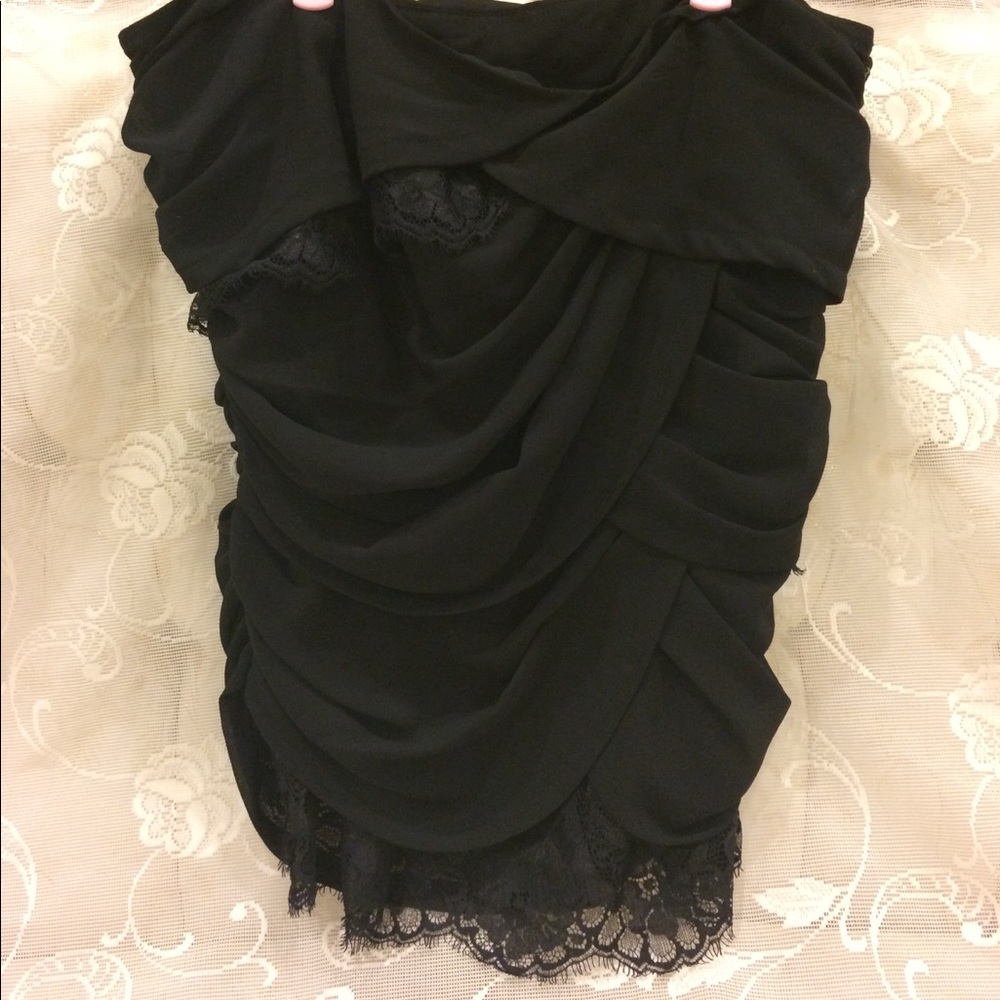 *LAST CHANCE* NEW! Lost April - Beautiful Lace Top