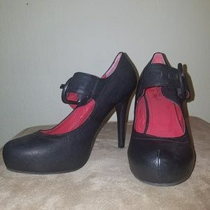 Black single buckle heel
