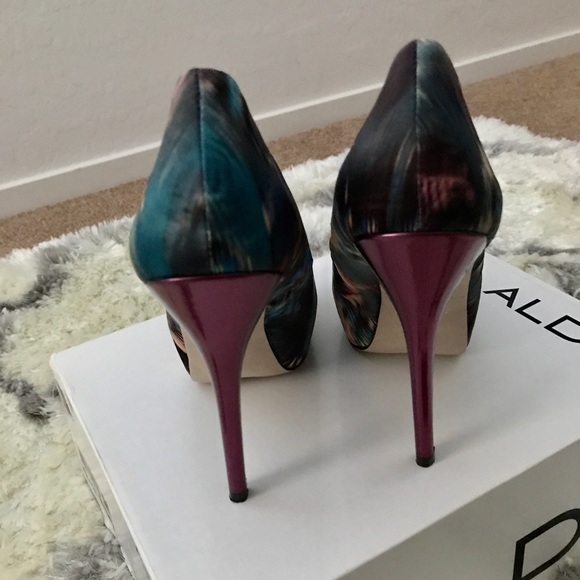 LIKE NEW! Steve Madden Kemler Satin Stiletto Pumps - Picture 3 of 6