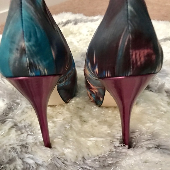 LIKE NEW! Steve Madden Kemler Satin Stiletto Pumps - Picture 4 of 6